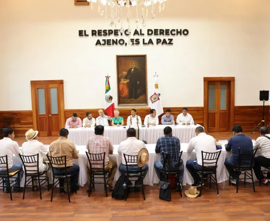 IEEPO recibe pliego petitorio de la Sección XXII