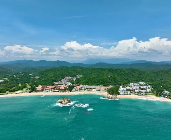 Obtiene Bahías de Huatulco certificación internacional para cuatro playas