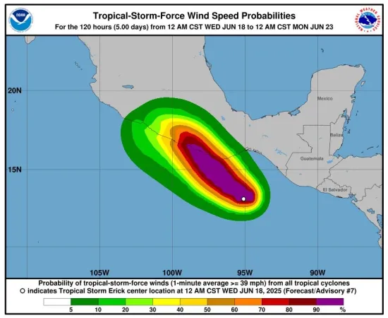 Erick se intensifica a huracán categoría 1 frente a las costas de Oaxaca