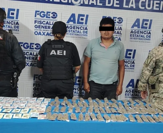 Durante cateo en la Cuenca, Fiscalía asegura drogas, dinero en efectivo y detienen a individuo 