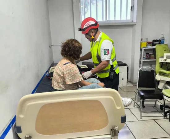 Brinda Policía Vial Estatal auxilio a joven tras ingerir bebida presuntamente adulterada