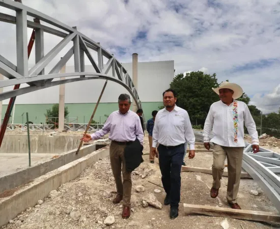 Supervisan obras de rehabilitación de alberca de escuela de Tamazulápam