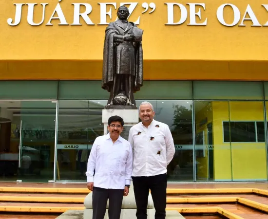 Hugo Aguilar visita la UABJO, su casa de estudios 