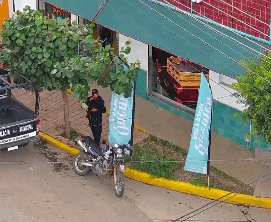 Detiene a probables responsables de robo a pastelería
