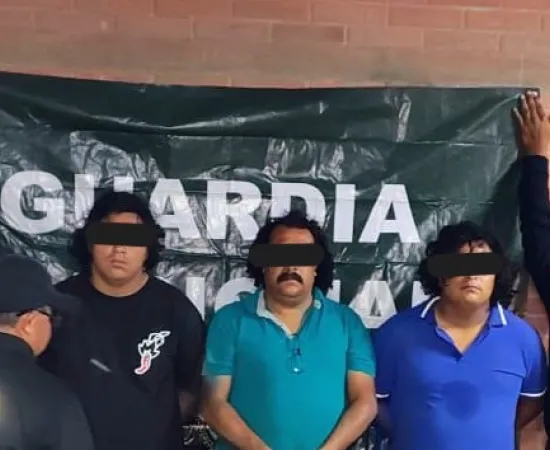 Durante cateo en Miahuatlán: detienen a tres, aseguran drogas y dinero en efectivo