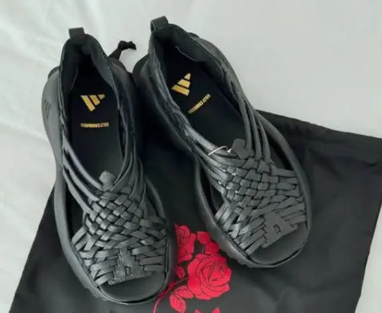 Exige Nino Morales que Adidas ofrezca disculpas a Yalalag por apropiación cultural indebida