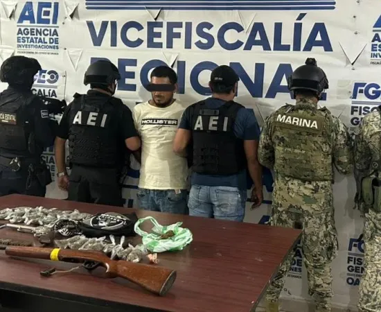 Con Operación Sable, durante cateo en la región de la Costa: detiene a una persona, asegura dosis de droga y armas de fuego