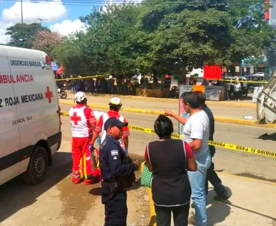 Colabora Municipio de Oaxaca de Juárez luego de que chofer de carro de basura del ayuntamiento embistiera a dos adultos mayores