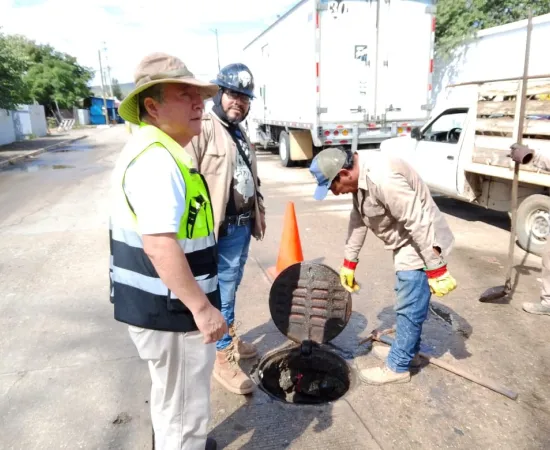 Atiende Protección Civil reporte por olor a gasolina en la colonia Guadalupe Victoria