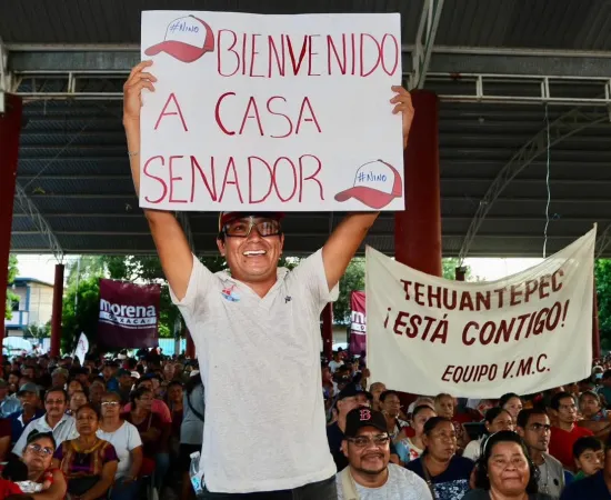 Recibe Nino Morales, cariño y apoyo de sus paisanos istmeños