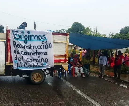 Por bloqueo, sin paso hacia Veracruz 