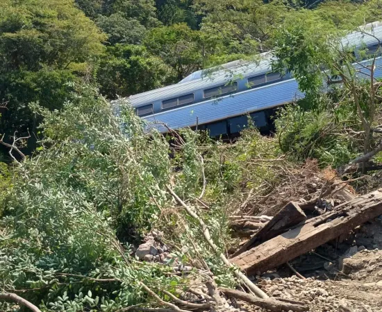 Atienden descarrilamiento de Tren Interoceánico 