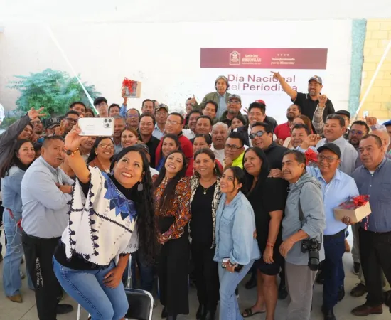 Reconoce Nancy Benítez Zárate labor de periodistas en su día