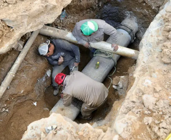 Atiende Soapa fuga de agua potable en la colonia La Cascada