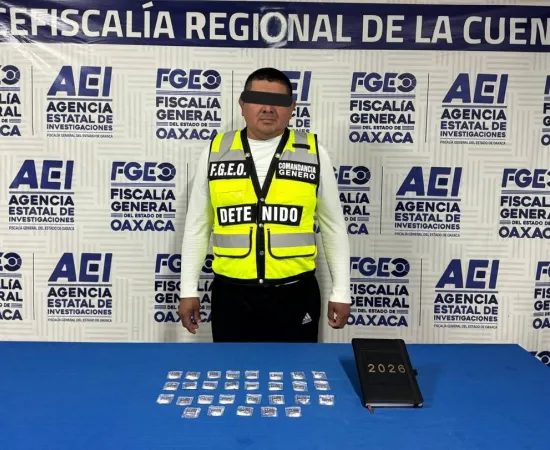 Fiscalía de Oaxaca despliega operativo en punto de venta de cristal y ejecuta orden de cateo