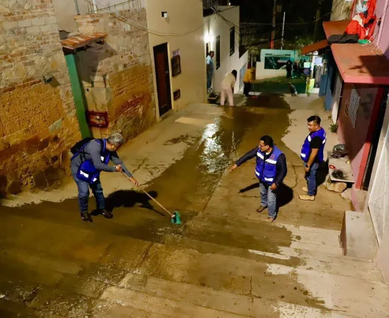 Atiende Soapa desbordamiento de aguas residuales en la colonia La Cascada y contiene foco de infección 