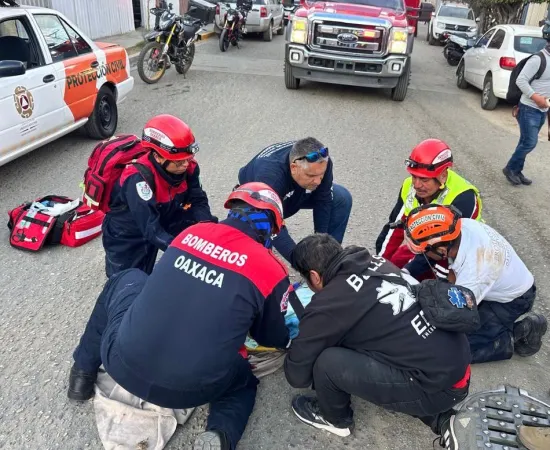 HCBO rescata con vida a persona atrapada en el interior de una alcantarilla en la capital del estado