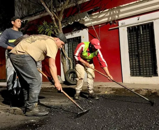 Refuerza Municipio de Oaxaca de Juárez trabajos de bacheo en distintos puntos de la ciudad