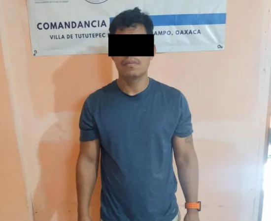 Fiscalía de Oaxaca ejecuta orden de aprehensión contra hombre por agredir a su madre tras conflicto por un terreno en la Costa