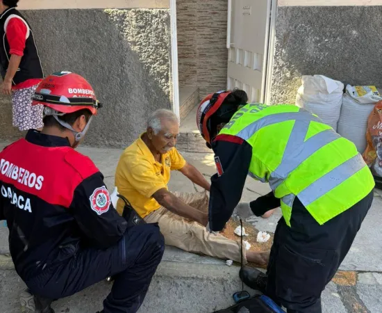 Adulto mayor se desmaya al interior de una cisterna en San Martín Mexicapam