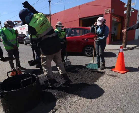 Refuerza Gobierno Municipal de Oaxaca de Juárez acciones de bacheo en vialidades estratégicas