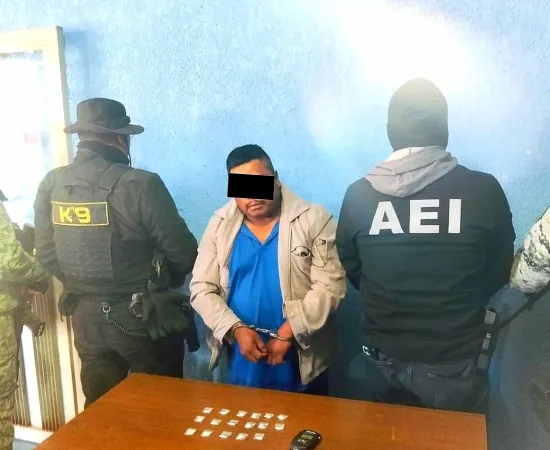 Cateo en punto de narcomenudeo en la Sierra Norte, detienen a una persona y aseguran dosis de droga
