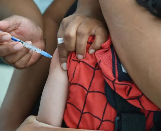 Xoxocotlán realiza intensa jornada de vacunación en colonias y agencias; incluye sarampión