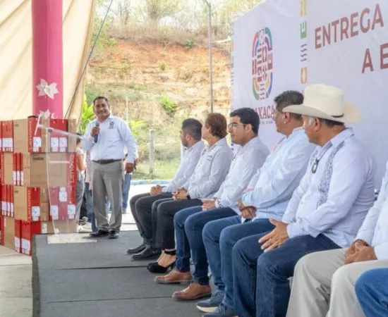 Computadoras y proyectores mejora el aprendizaje en Tonameca 