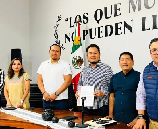 Emilio Montero entrega respuesta de pliego de normalistas