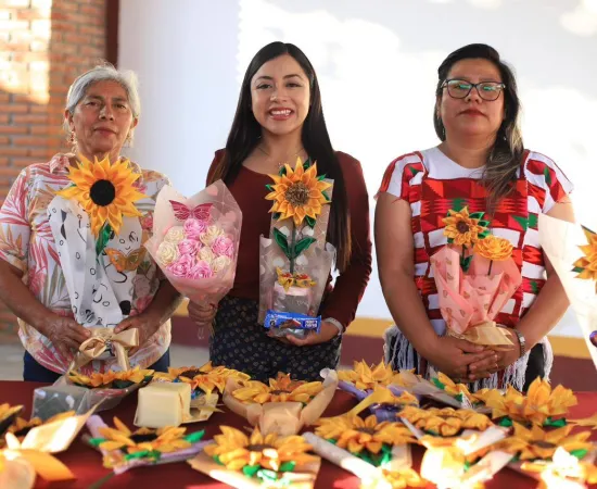 Xoxocotlán: Sistema DIF Municipal clausura con taller de "Flores Eternas"