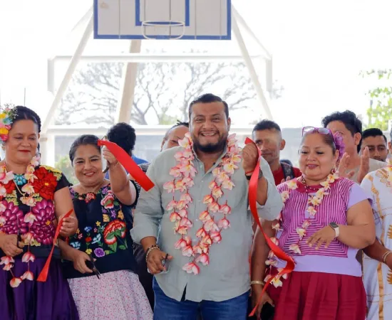 Miguel Quetu entrega techado que mejora la cancha de usos múltiples de la col. Saúl Martínez 