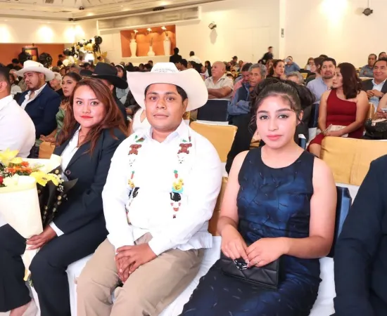 Entrega UABJO profesionales en medicina veterinaria y zootecnia