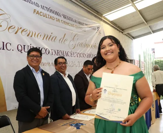 Egresan 82 nuevos profesionales de la FCQ de la UABJO