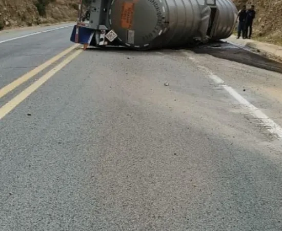Informa Protección Civil cierre total por accidente en la carretera 135-D Cuacnopalan – Oaxaca   