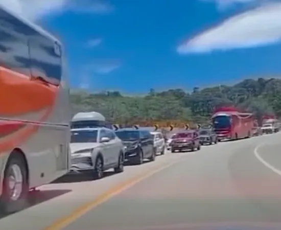 Caos y abandono en la supercarretera Barranca Larga–Ventanilla