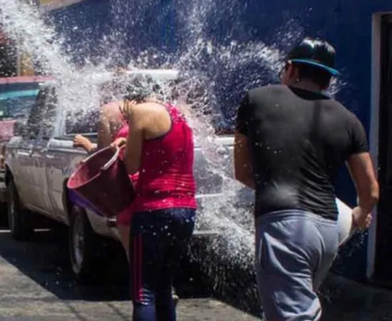 Advierten multas superiores a los 100 mil pesos quien desperdicie agua en este Sábado de Gloria