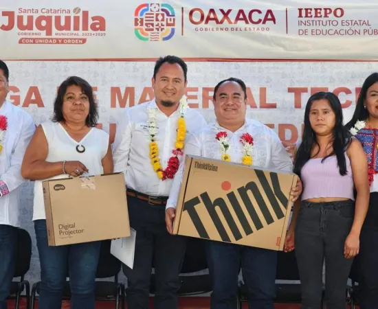 IEEPO entrega equipo tecnológico en Juquila