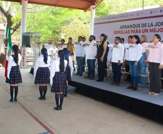 En Juchitán inicia jornada "Semillas para un mejor futuro"