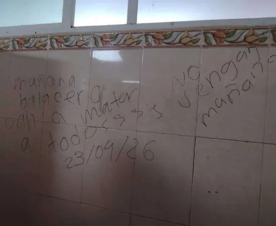 Ola de amenazas de tiroteos provoca temor y suspensión de clases en bachilleratos de Oaxaca