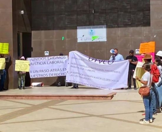 Docentes de la UTVCO toman Ciudad Judicial; denuncian "limbo legal"