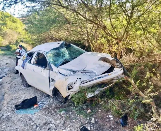 Muere joven en volcadura sobre el libramiento a Ocotlán