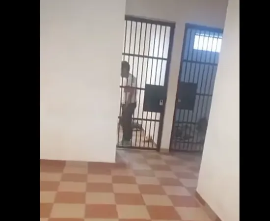 En la Sierra Mixe, en Tlahuitoltepec destruyen vivienda y encarcelan a adultos mayores