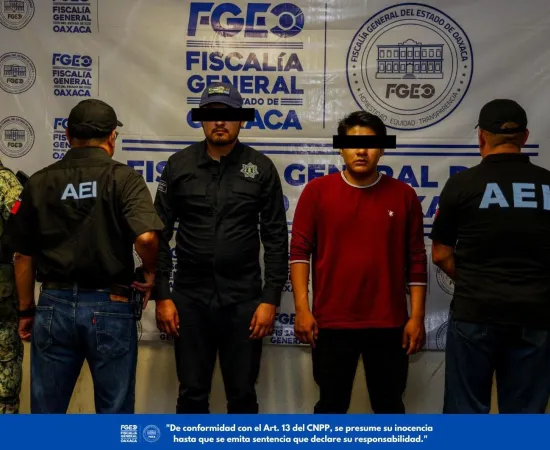 Detienen a Director de la Policía Vial de Atzompa por venta ilegal de arma