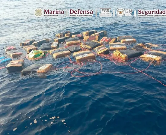 En aguas del Golfo de Tehuantepec, la Marina asegura dos toneladas de cocaína