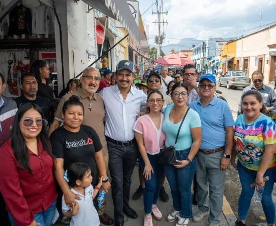 Mantiene Ray Chagoya cercanía en territorio con vecinas y vecinos