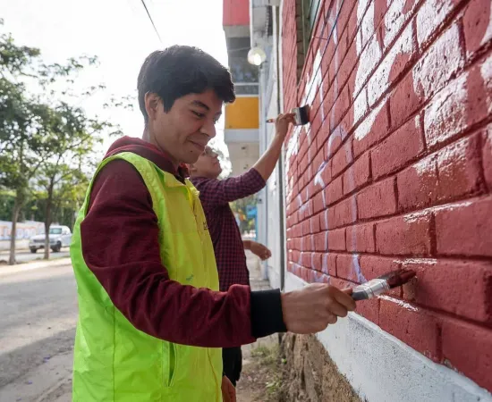 Vecinas y vecinos se suman al tequio en la colonia del Maestro