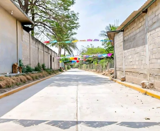Nueva pavimentación en Chicapa de Castro mejora el paso diario y desfogue pluvial