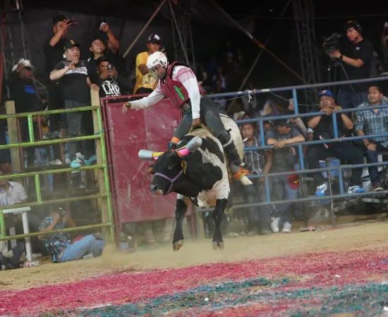 Xoxocotlán vibra con adrenalina y música en el espectacular Jaripeo Baile 2026