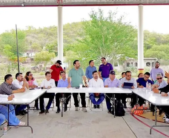 La Secretaria de gobierno construye acuerdos en la Sierra Sur para llevar agua a miles de familias oaxaqueñas