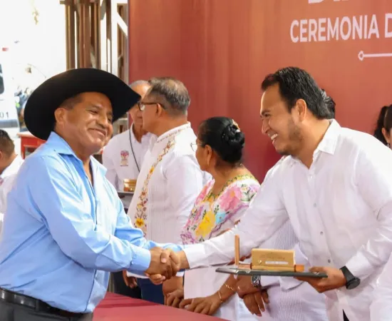 Entregan medallas "Ignacio Manuel Altamirano" y "Rafael Ramírez Castañeda"